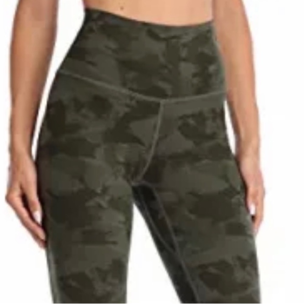 Free people + onze green camo high waisted  biker short size s/m
